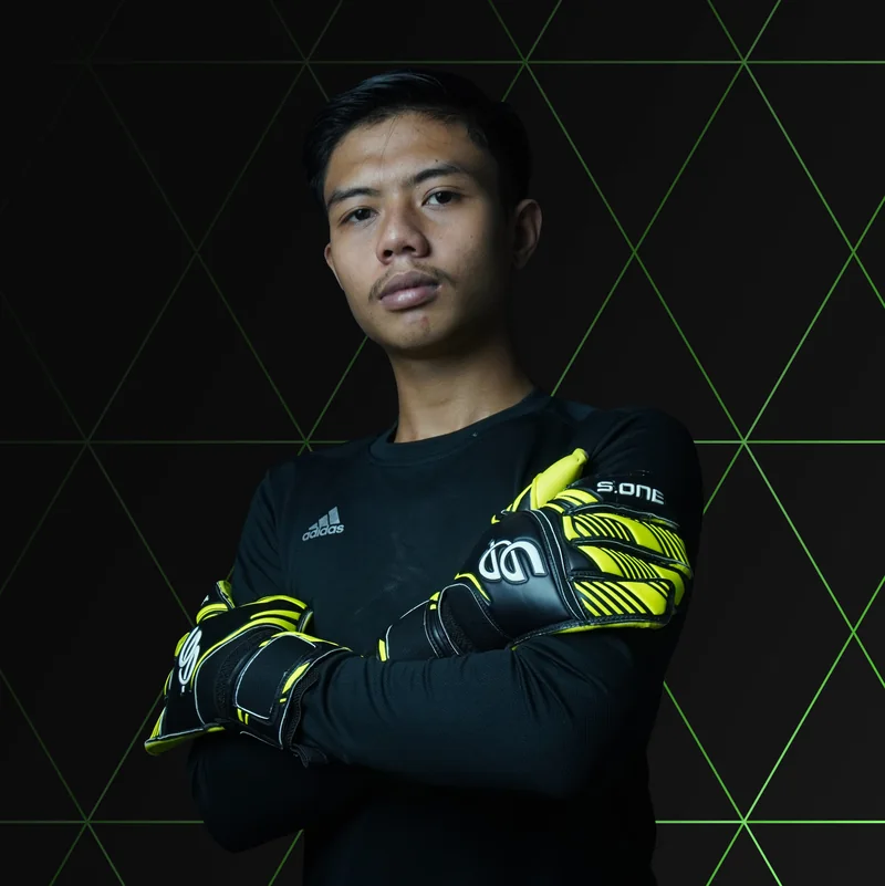 Foto kampanye Goal Keeper Goo dengan model kiper
